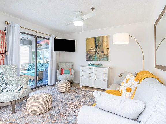 4th image of 211 Hillside Dr. N #305