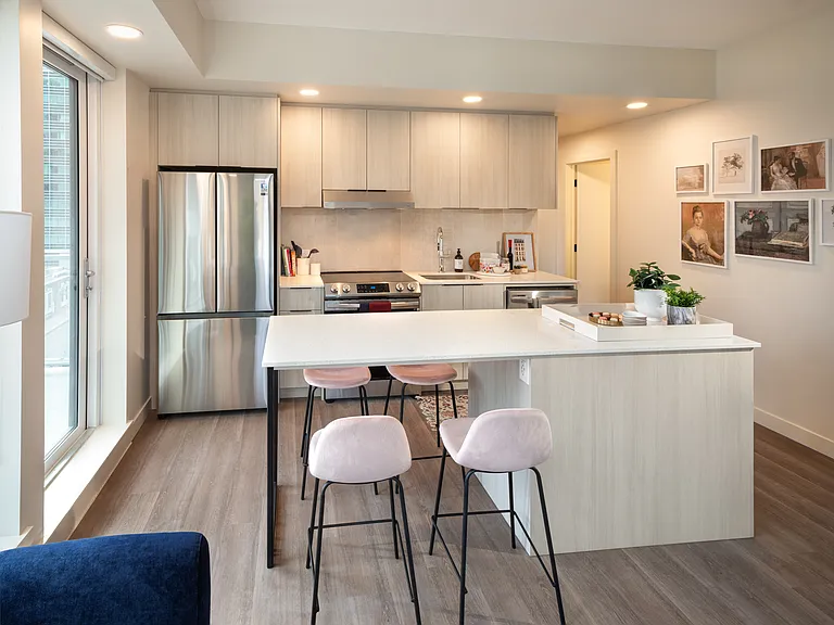 524 10th Ave SW — Photo 90