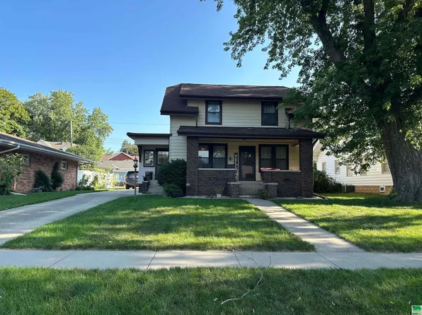 511 8th St, Sheldon, IA 51201