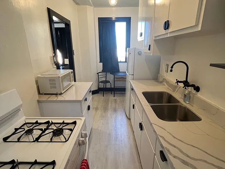 315 W 3rd St #511 — Photo 1