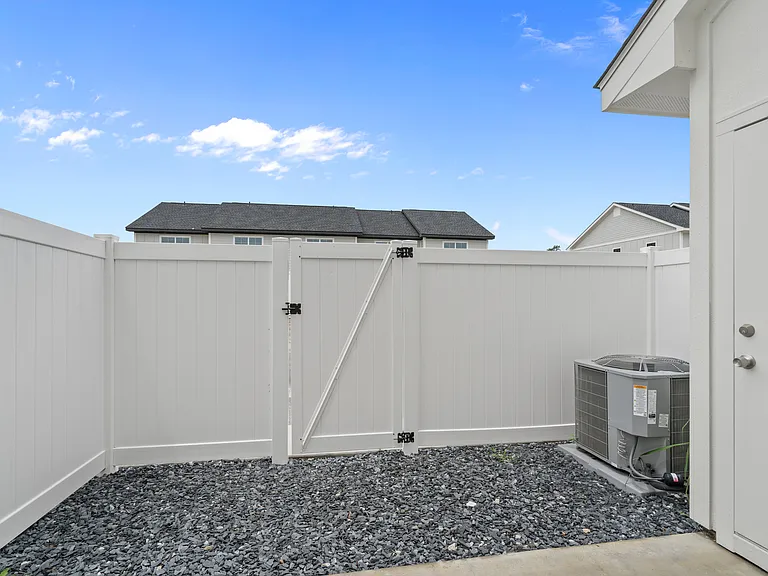 801 Maxine Ct #D — Photo 19