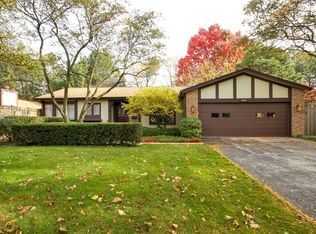 1438 Estate Ln, Glenview, IL 60025