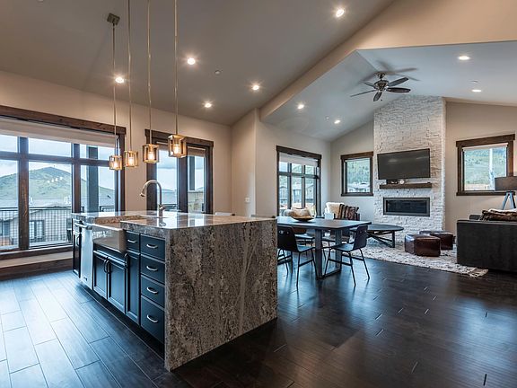 3rd image of 3793 Blackstone Dr #3G