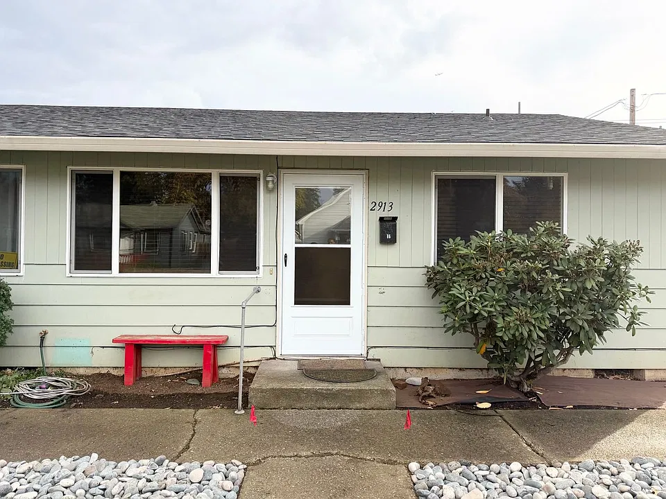 2913 T St