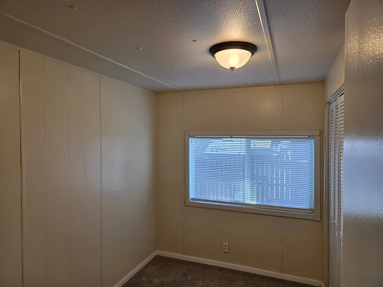 519 W Burgen St — Photo 10