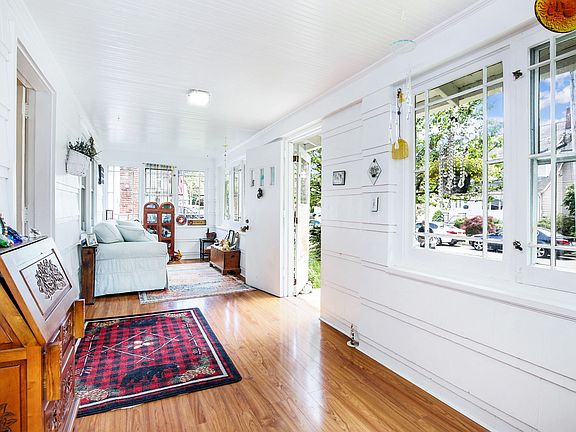 Screened porch/entrance foyer
