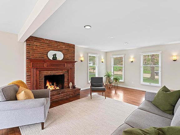 4th image of 815 Twin Pine Dr
