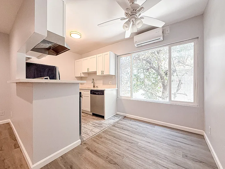 1613 Barry Ave #4 — Photo 5