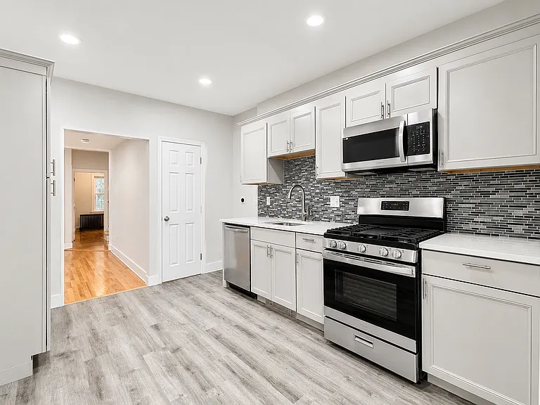 31 Adrian St #2 — Photo 10
