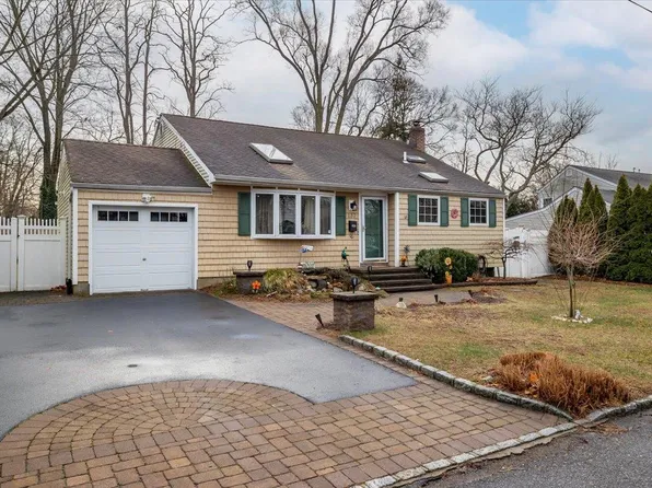 137 Foster Road, Lake Ronkonkoma, NY 11779