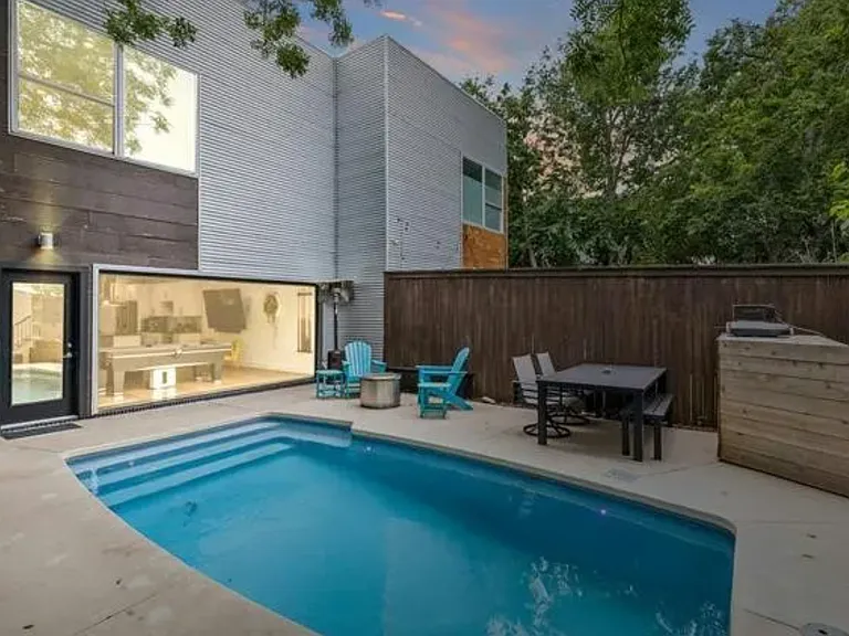 4413 Roseland Ave — Photo 1