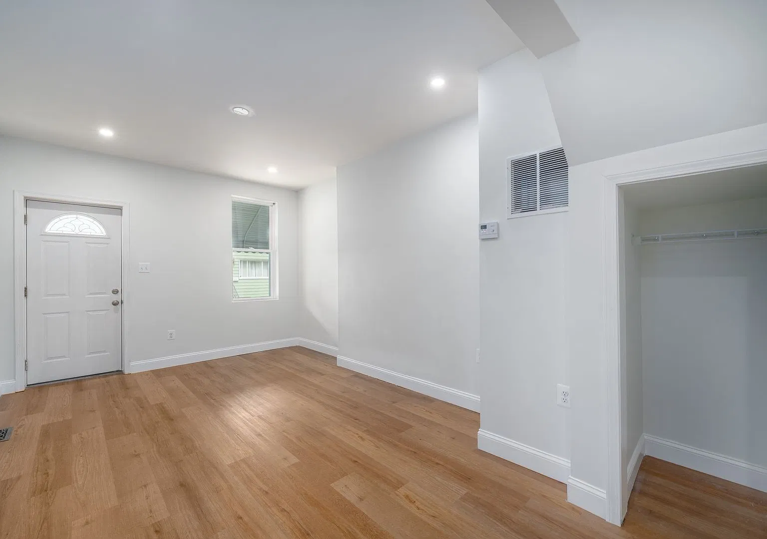 433 W. 23rd St. 4 Bedroom, 3 Bath Townhome with in-law Suite — Photo 2