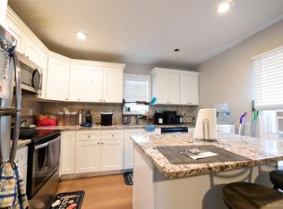 18 Pennwood Dr, Mastic Beach, NY 11951