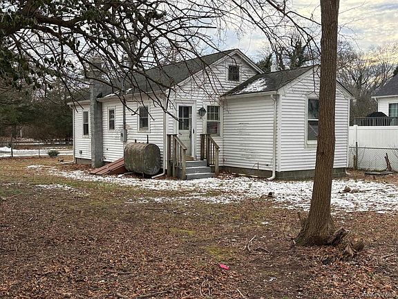 2nd image of 19 Lacrosse Road