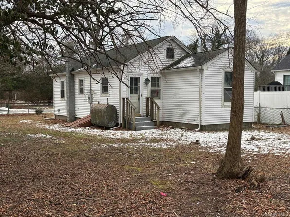 19 Lacrosse Rd, Mastic Beach, NY 11951