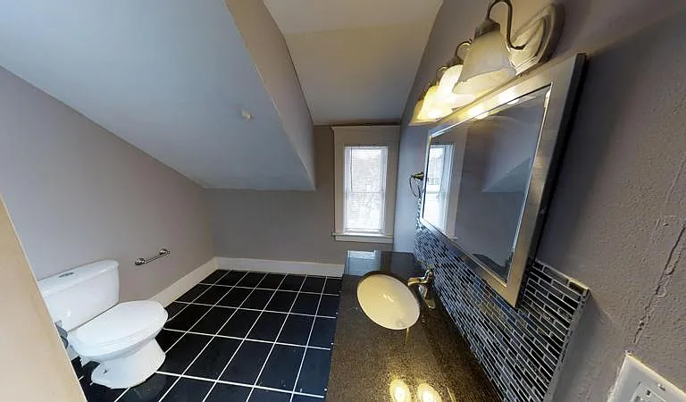 918 E Colvin St — Photo 15