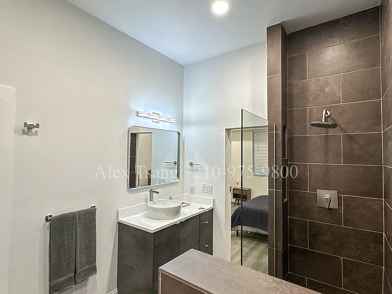 316 Toledo St #102 — Photo 11