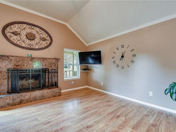 4th image of 2608 N Walker Dr