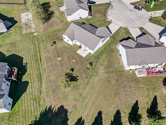 3rd image of 24 Cambridge Ct