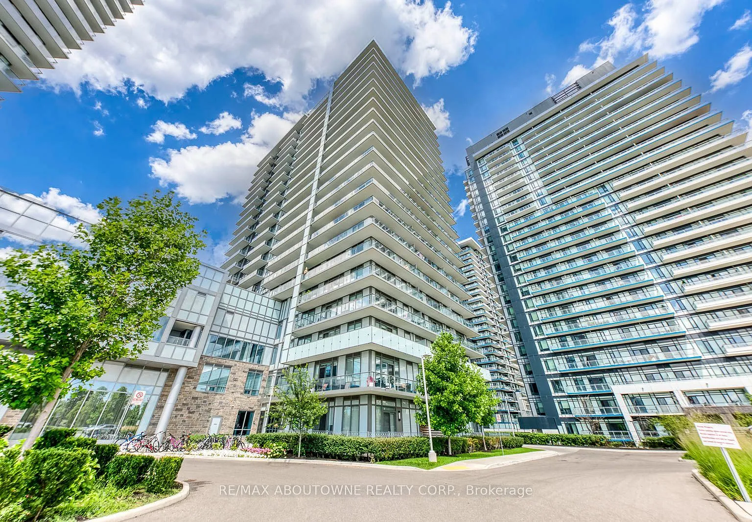 3 bed, $3,000 — Photo 1