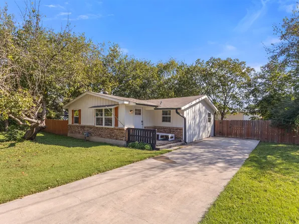 1102 20th St, Bridgeport, TX 76426