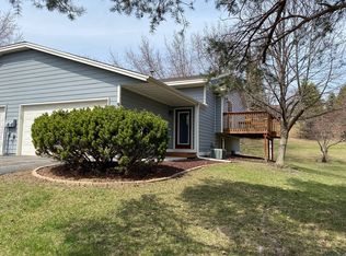 980 Pontiac Ln, Chanhassen, MN 55317