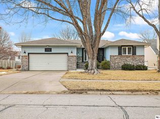 2112 Independence Dr, Lincoln, NE 68521