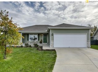 1117 SW Whitby Dr, Lees Summit, MO 64083