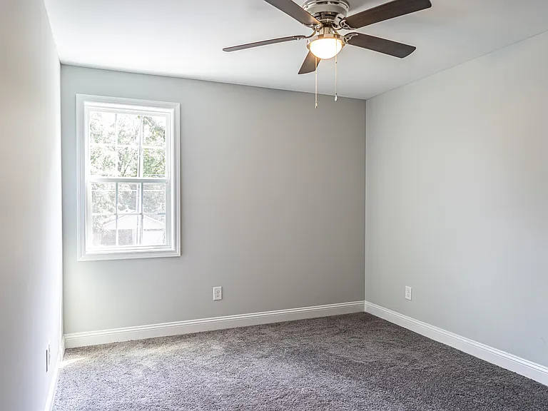 1040 W Indiana Ave — Photo 15