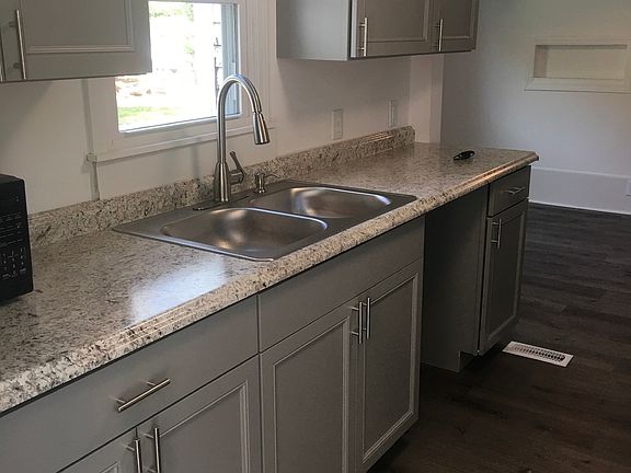 2nd image of 124 W Lee Ave