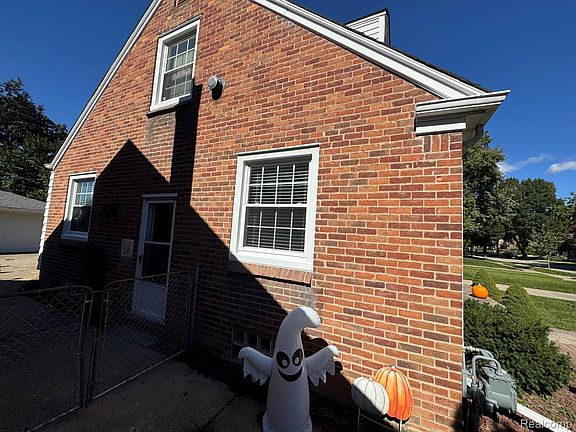 4th image of 1505 Highview St
