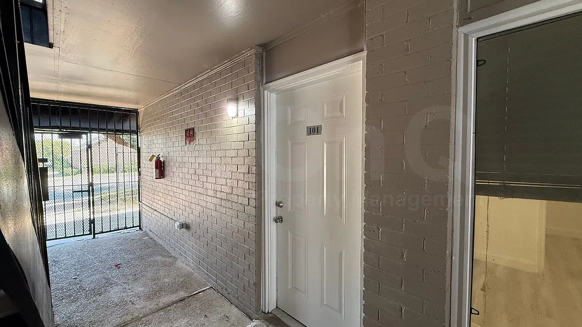 150 S Main St — Photo 2