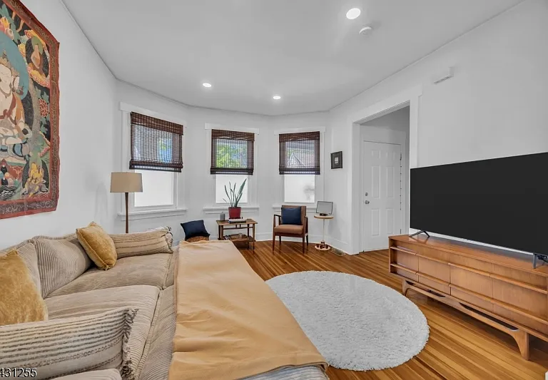 10 Vermont St — Photo 5