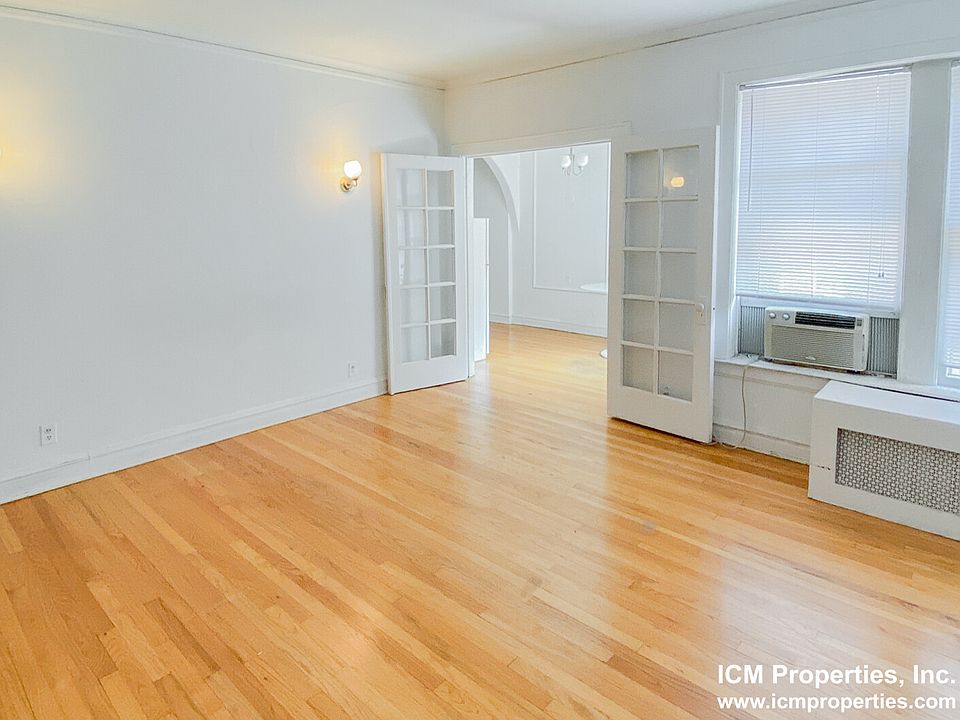 1st image of 400 W Surf St #1
