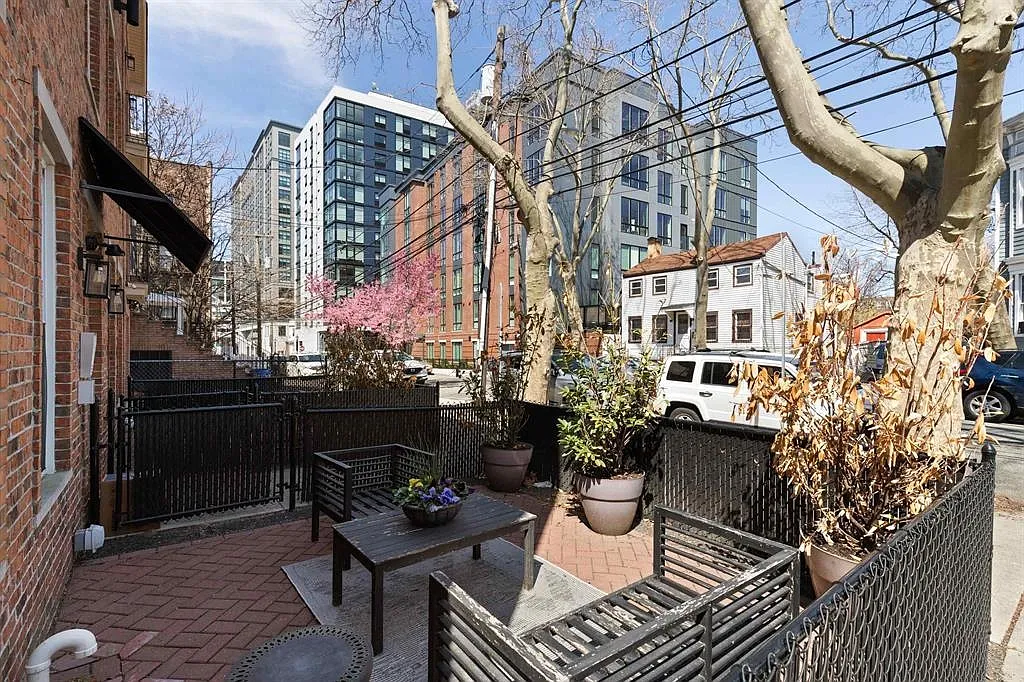 2 bed, 1.0 bath, $3,000 — Photo 3