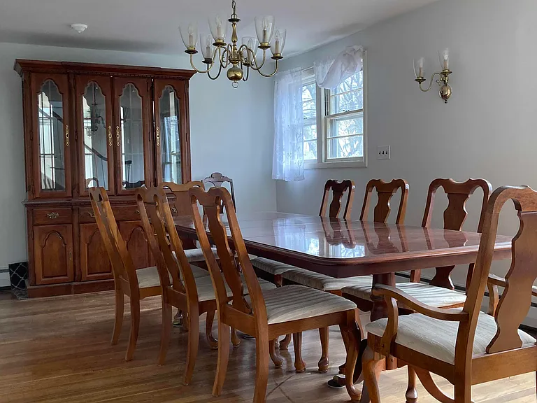 320 Leslie Dr — Photo 8