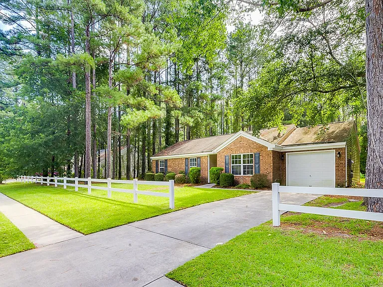 446 Shadowbrook Cir — Photo 30