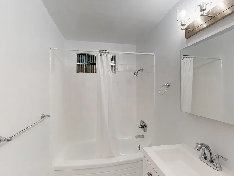 1040 Ashbury St — Photo 27