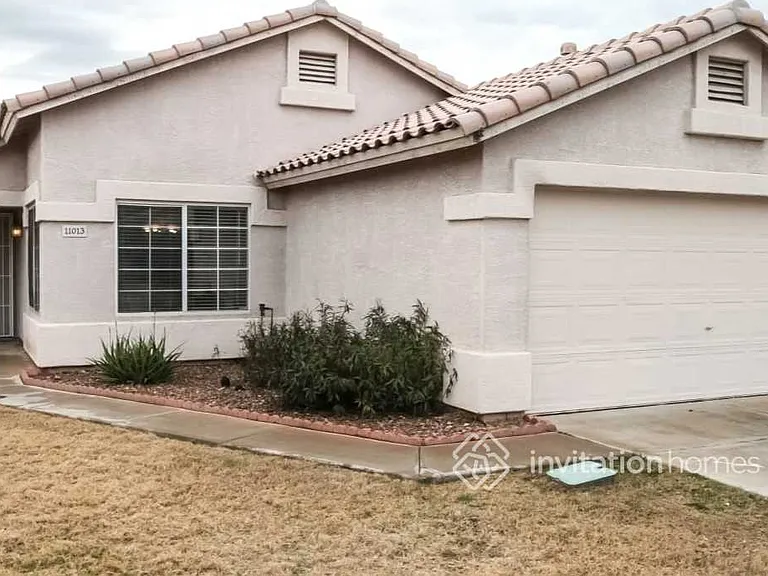 11013 W Augusta Ave — Photo 2