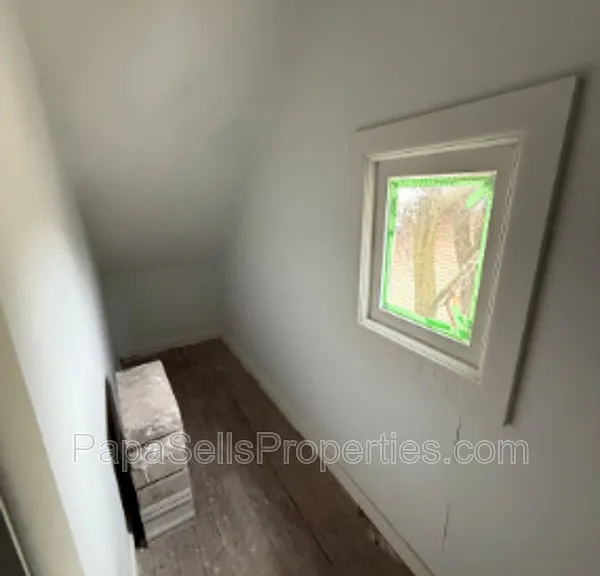 327 E Stuart Ave — Photo 9