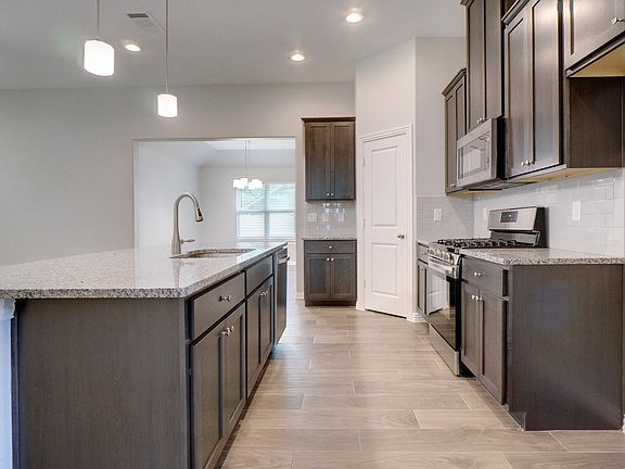 4th image of 407 Lynda Ct