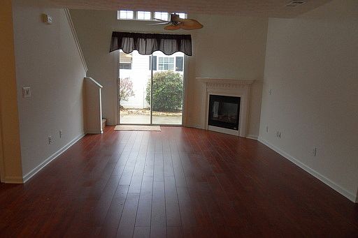 4th image of 557 W Oaks Dr