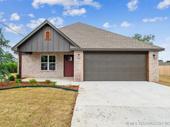 919 E 11th St, Claremore, OK 74017