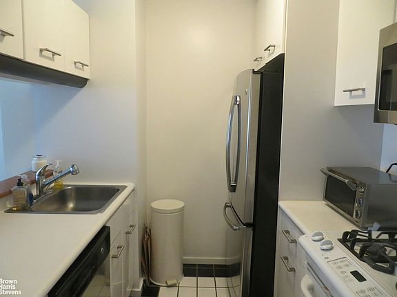 3rd image of 2373 Broadway APT 1428