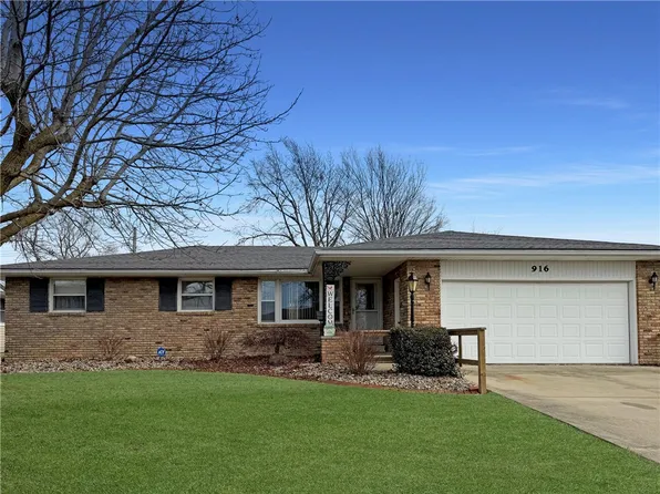916 S 36th St, Mattoon, IL 61938