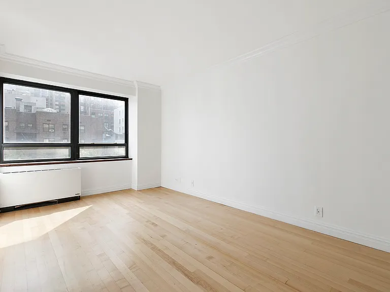 240 E 47th St #6F — Photo 7