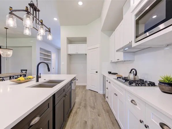 248 Blue Hill Dr, Montgomery, TX 77356