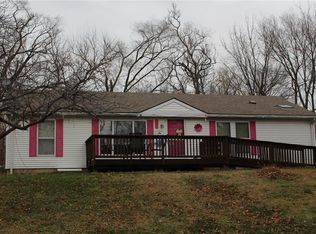 151 Pratt Ave, Bonner Springs, KS 66012