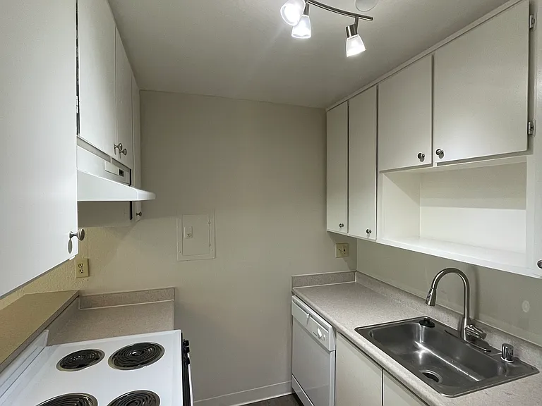 2816 O St #I — Photo 4