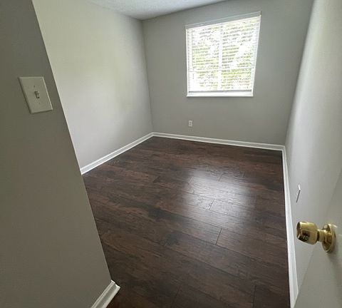 5th image of 7618 Holly Grove Ct